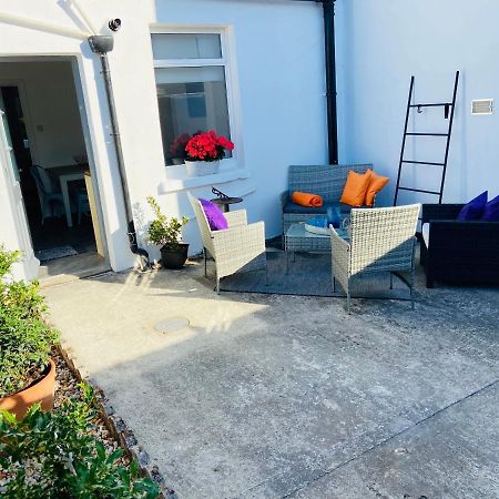 איסטבורן Funky Cozy Cottage With Outside Space מראה חיצוני תמונה