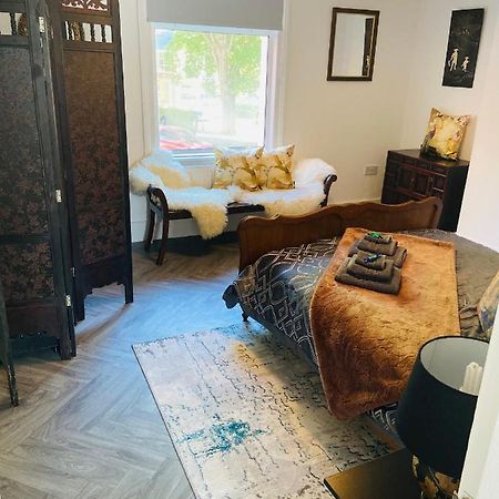 איסטבורן Funky Cozy Cottage With Outside Space מראה חיצוני תמונה