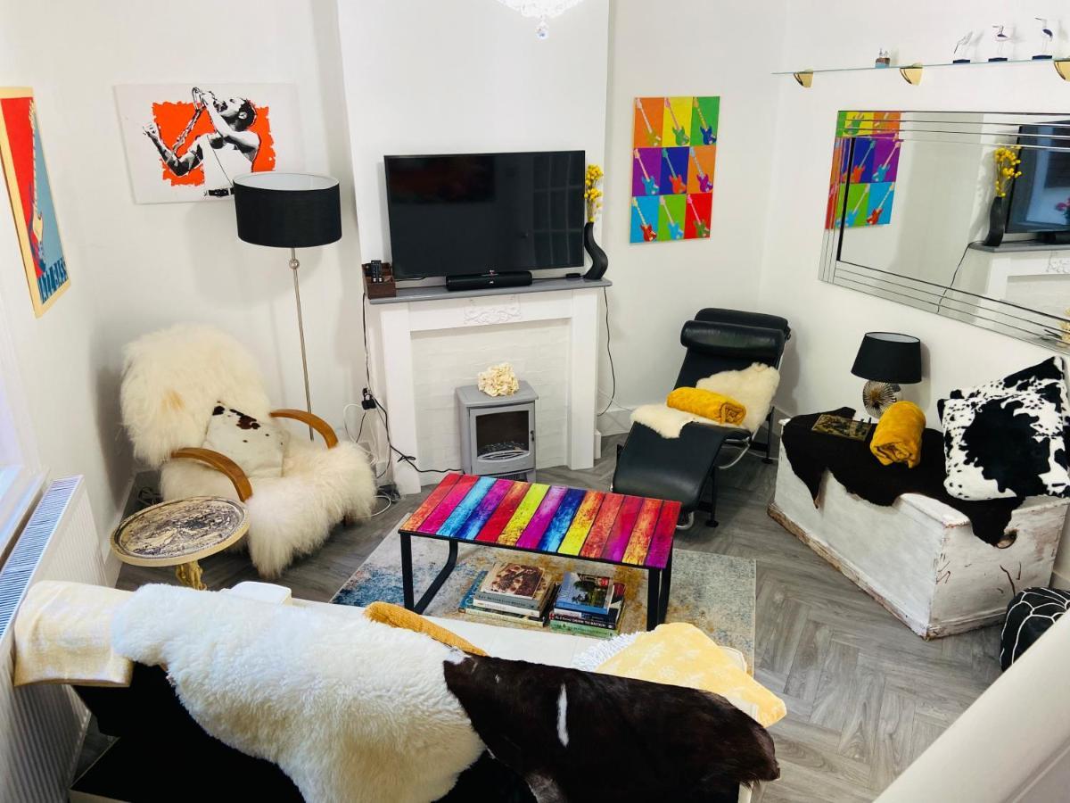 איסטבורן Funky Cozy Cottage With Outside Space מראה חיצוני תמונה