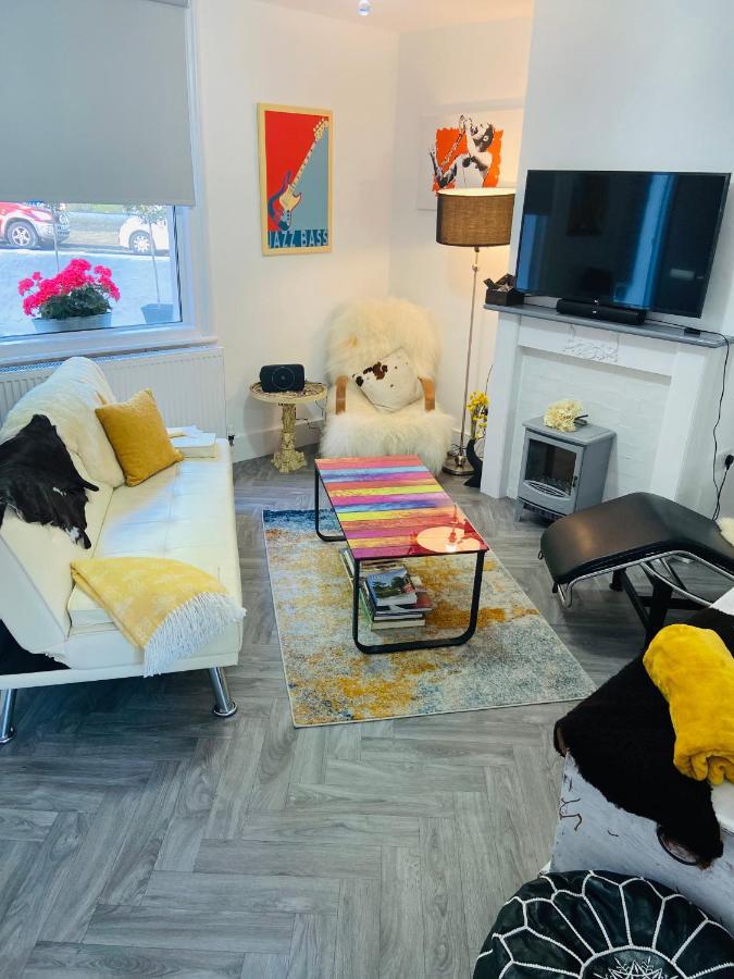 איסטבורן Funky Cozy Cottage With Outside Space מראה חיצוני תמונה