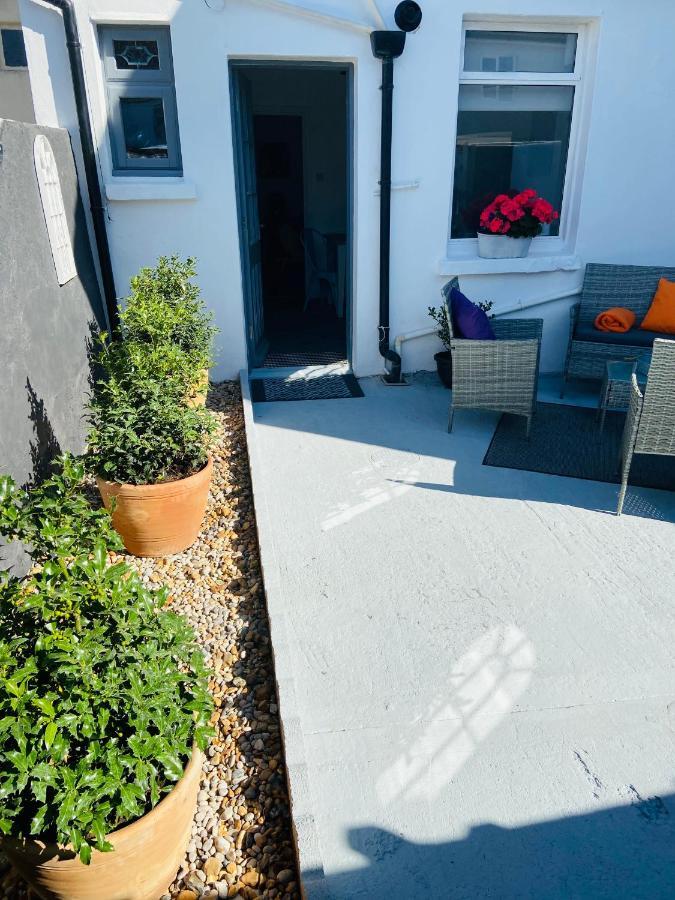 איסטבורן Funky Cozy Cottage With Outside Space מראה חיצוני תמונה