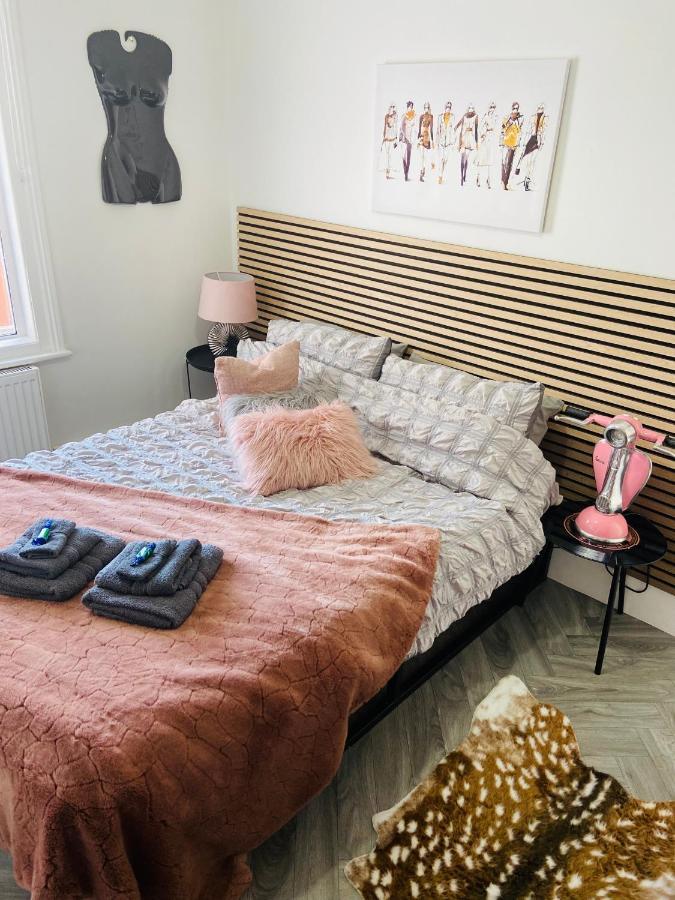 איסטבורן Funky Cozy Cottage With Outside Space מראה חיצוני תמונה