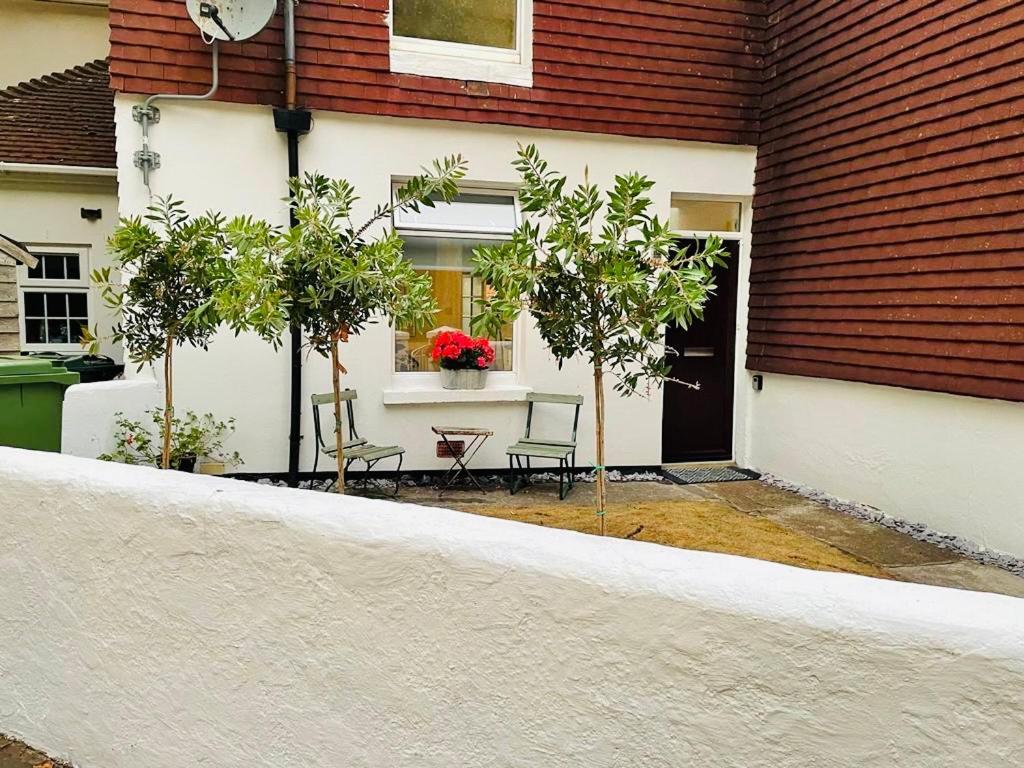 איסטבורן Funky Cozy Cottage With Outside Space מראה חיצוני תמונה